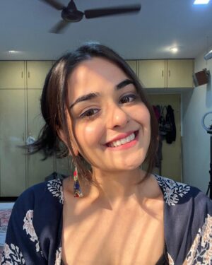 Khushi Mishra Instagram - A 100k more reasons to smile🤭👼🏻