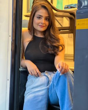 Khushi Mishra Instagram - Run away, but we’re running in circles💆🏻‍♀️
.
.
.
📸: @romanchmehtha