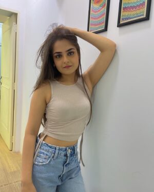 Khushi Mishra Instagram - You know I don’t believe in ghosts
Or letting people close🤪