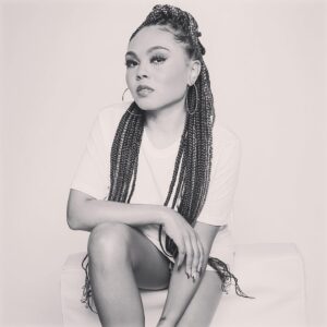 Kiami Davael Instagram - All treat, no tricks! 😉

📷 : my boy @gotdamnsam___ showing OWWTTTT, my G 😍😍💯💯

#Hanes #WhiteTee #Braids #VictoriaSecret