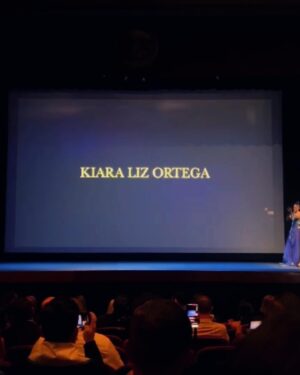 Kiara Liz Instagram - Capturas de una noche muy especial ✨ Gracias @puertoricofashionawards por este homenaje y felicidades a todos los nominados y ganadores de las diferentes categorías. Que lindo fue ver tantos colegas y amigos que pertenecen a la industria de la moda y belleza de PR ser reconocidos por su trabajo y esfuerzo 👏🏽

 En especial quiero felicitar a @llanosllanosmarie por crear este espacio para nosotros; las semillas están rindiendo frutos en tu tierra y esta primera edición de @puertoricofashionawards lo comprueba. Gracias por siempre creer ✨🙏🏽

MUA: @clarkivor 
Hairstyle: @omstudiopr @lauraom 
Joyeria: @reinholdjewelers 
Bolso: @beaminaofficial 
Vestido: @luisantoniomoda @luisantoniodesigner