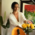 Kiara Liz Instagram - Getting ready for Valentine’s Day 💛 @veuveclicquot @mendezwineselection #VeuveClicquot #LiveClicquot #ClicquotSolaire