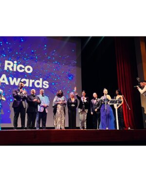 Kiara Liz Instagram - Capturas de una noche muy especial ✨ Gracias @puertoricofashionawards por este homenaje y felicidades a todos los nominados y ganadores de las diferentes categorías. Que lindo fue ver tantos colegas y amigos que pertenecen a la industria de la moda y belleza de PR ser reconocidos por su trabajo y esfuerzo 👏🏽

 En especial quiero felicitar a @llanosllanosmarie por crear este espacio para nosotros; las semillas están rindiendo frutos en tu tierra y esta primera edición de @puertoricofashionawards lo comprueba. Gracias por siempre creer ✨🙏🏽

MUA: @clarkivor 
Hairstyle: @omstudiopr @lauraom 
Joyeria: @reinholdjewelers 
Bolso: @beaminaofficial 
Vestido: @luisantoniomoda @luisantoniodesigner