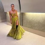 Kiara Liz Instagram - Mentalmente sigo en la fiesta 🥂🍾💃🏽 Mi fav es la #6 💚 Look para el décimo aniversario del @voceropr Dress: @luisantoniomoda Stylist: @edaguilar27