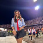 Kiara Liz Instagram - Ver a RBD con tu mejor amiga vestidas iguales, ser xtra luciendo las extensiones de Roberta de la primera temporada, llorar cantando Sálvame por que eres el verdadero drama, brincar toda la noche con las botas de tacón por que no se podía sacrificar el outfit y dsps aguantar el dolor de pies por que ya no tenemos 15 años… Todo fue épico 💥 #SiempreRoberta #NuncaMía Las últimas dos fotos fue hace unos cuantos añitos cuando vinieron al Choli… No judging please 😆