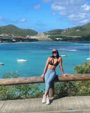 Kiara Liz Instagram - Últimos días del año 🧡