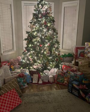 Kiely Williams Instagram - Non-Aesthetic Christmas. Messy and filled with love, just like that Cheesecake! ❤️ edit: I forgot to post the cheesecake, I’ll put her in stories. She was a whole mess!
