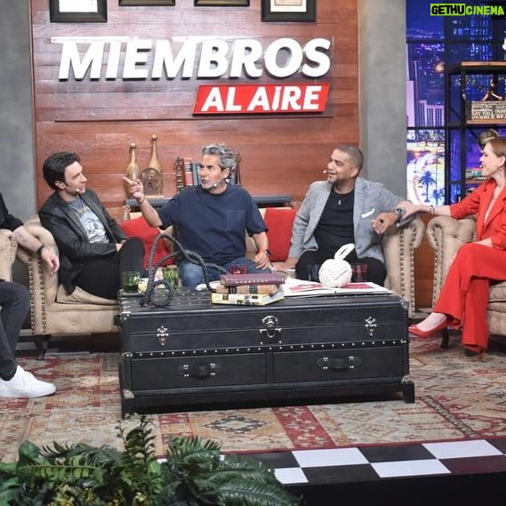 Kika Edgar Instagram - Que bello y divertido programa con amigos que adoro tanto! Que va!… los amo! ❤️❤️ Gracias! @miembrosalairetv