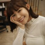 Kiki Lin Instagram – New me✌🏻🥹✌🏻🩷
嘴上說想剪掉長時間造型的受損髮
其實是我一直覺得好想要這個短度
但講歸講….
越靠近剪髮的時間還真是會忍不住摸摸自己的長頭髮😂
並且理性分析自己到底在想什麼哈哈哈
今帶著猶豫興奮的心到了髮廊
設計師完全沒給我囉唆就在聊天中下刀了
啊～～～心真的涼了幾秒
但這樣就對了不給我多思考哈哈哈哈哈
成果我非常喜歡🫶🏻
喜歡到有點興奮的那一種😆
（搭捷運還開自拍鏡頭看看自己的頭髮#最後一張）

好來分享今天做了什麼
剪髮、染髮、縮毛、護髮
弄完髮質好到爆
我的設計師最棒了✌🏻
➡️ @nnniiiinggg 

#剪了20公分吧
#請接受短髮ㄉ我
#不可以退追