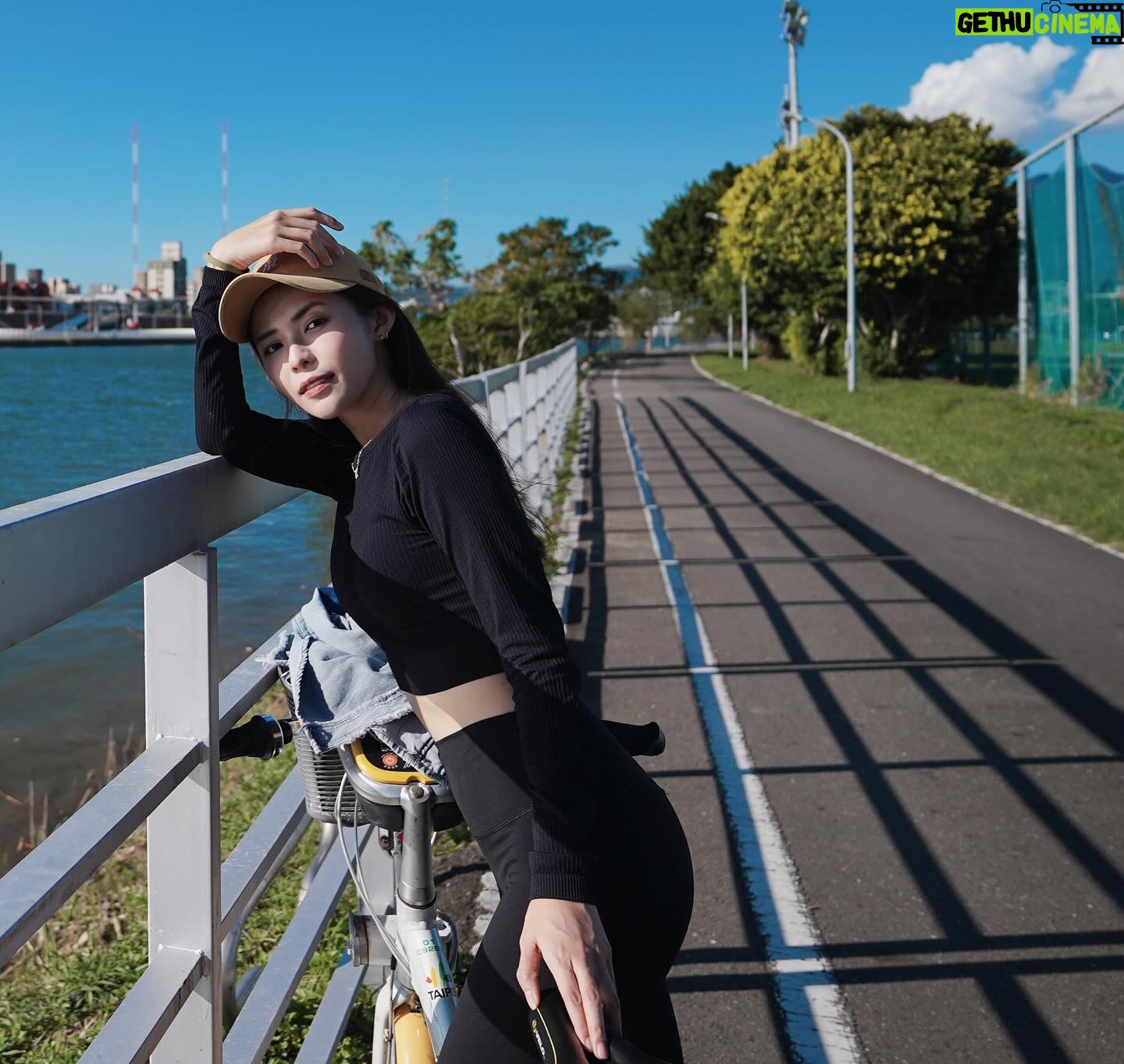 Kiki Lin Instagram - 雖然那天的35公里屁屁真的很痛 但美麗的天氣 美麗的照片 讓人很開心🤍🩵💙
