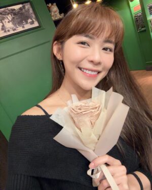 Kiki Lin Instagram - 等葛格收工的晚上930情人節餐
可愛儀式感讓人覺得生活甜甜嘟

生活小幸福大概就是這樣
對方不是個特別浪漫的人
但他願意因為妳喜歡而做
就是最浪漫的事

@juniorz_harn
