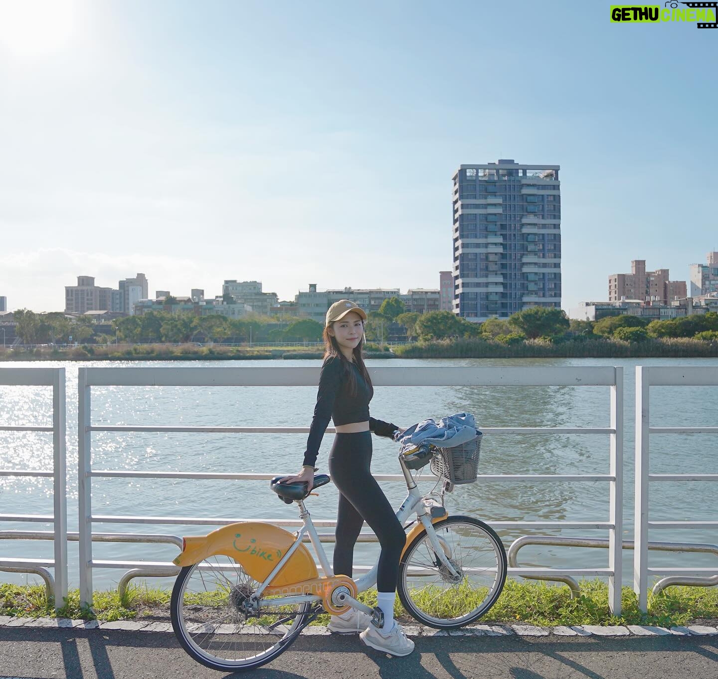 Kiki Lin Instagram - 雖然那天的35公里屁屁真的很痛 但美麗的天氣 美麗的照片 讓人很開心🤍🩵💙