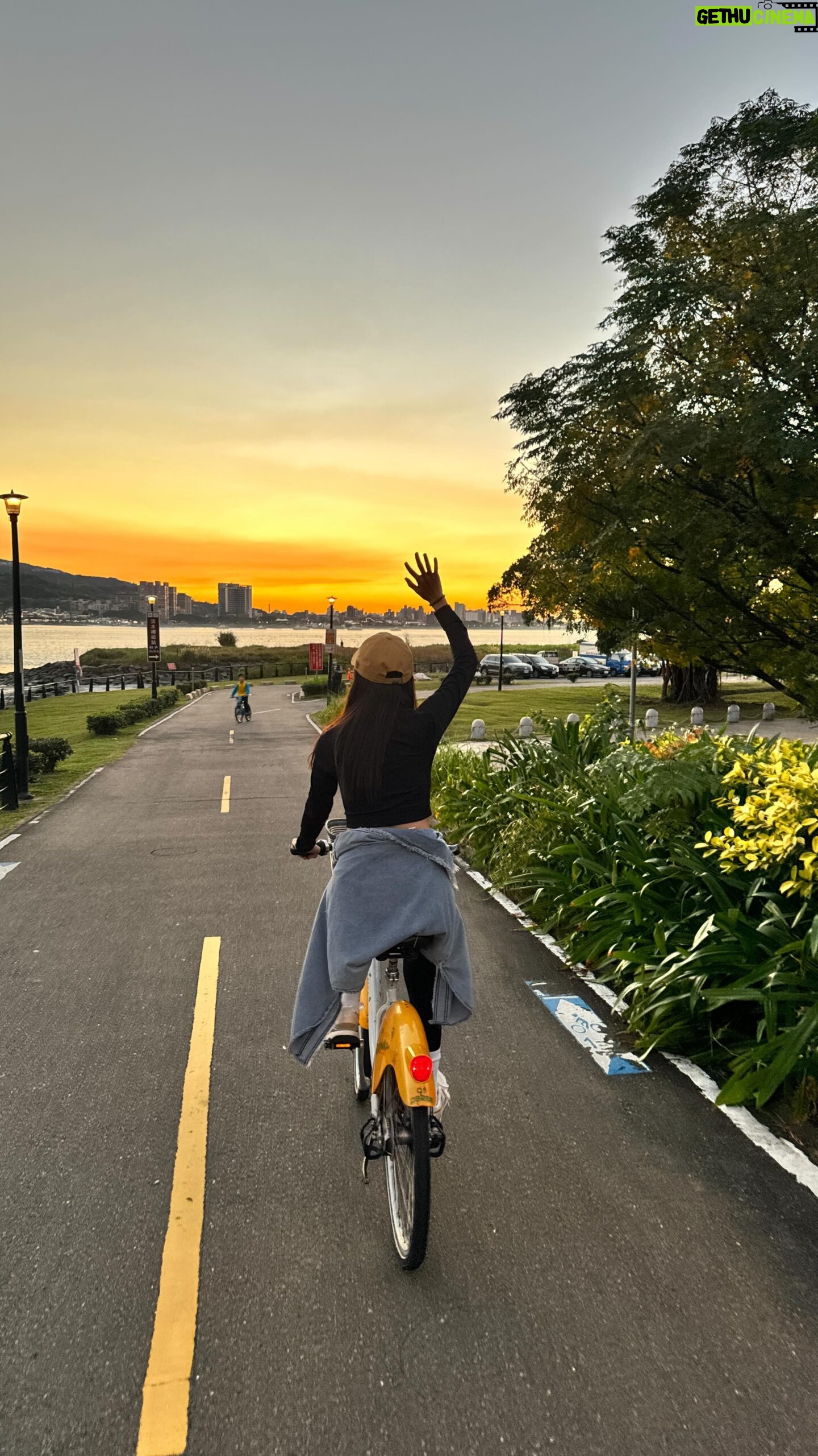 Kiki Lin Instagram - 35公里的YouBike 後果就是隔天直接壞掉😀 沒事不要亂答應騎到淡水😂 #到今天屁屁都還痛痛的 #隨意手機小紀錄收音不好請見諒