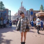 Kiki Lin Instagram - 上一次去Disney大概是10年前了吧 這次來很剛好的是聖誕節活動的第一天 也是東京Disney的40週年 人真的多到我傻掉😂 不過感動不減 走進園區的那一刻我說了一句「我好想哭喔」 看見40週年聖誕樹想哭 玩遊樂設施也想哭 看了三場遊行三場都想哭 最後的煙火我一樣又濕了眼匡 這是迪士尼的魔力 我想我無論幾歲都會這麼喜歡這裡🫧🏰💖 - 這趟Disney還好有我妹 妳最棒了🥰 - Disney照片實在太多了 所以還有下一篇🤣 #Disney40