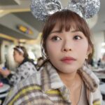 Kiki Lin Instagram - 上一次去Disney大概是10年前了吧 這次來很剛好的是聖誕節活動的第一天 也是東京Disney的40週年 人真的多到我傻掉😂 不過感動不減 走進園區的那一刻我說了一句「我好想哭喔」 看見40週年聖誕樹想哭 玩遊樂設施也想哭 看了三場遊行三場都想哭 最後的煙火我一樣又濕了眼匡 這是迪士尼的魔力 我想我無論幾歲都會這麼喜歡這裡🫧🏰💖 - 這趟Disney還好有我妹 妳最棒了🥰 - Disney照片實在太多了 所以還有下一篇🤣 #Disney40