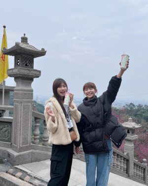 Kiki Lin Instagram - 初一就是
走廟走到一上車就睡著
吃平安粥吃到晚餐吃不下
還有回宜蘭一定要吃的花生捲冰淇淋
#不可以有香菜
然後依然沒有要打扮漂亮的意思😂