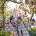 Kiki Lin Instagram - 上一次去Disney大概是10年前了吧 這次來很剛好的是聖誕節活動的第一天 也是東京Disney的40週年 人真的多到我傻掉😂 不過感動不減 走進園區的那一刻我說了一句「我好想哭喔」 看見40週年聖誕樹想哭 玩遊樂設施也想哭 看了三場遊行三場都想哭 最後的煙火我一樣又濕了眼匡 這是迪士尼的魔力 我想我無論幾歲都會這麼喜歡這裡🫧🏰💖 - 這趟Disney還好有我妹 妳最棒了🥰 - Disney照片實在太多了 所以還有下一篇🤣 #Disney40