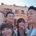 Kiki Lin Instagram - 上一次去Disney大概是10年前了吧 這次來很剛好的是聖誕節活動的第一天 也是東京Disney的40週年 人真的多到我傻掉😂 不過感動不減 走進園區的那一刻我說了一句「我好想哭喔」 看見40週年聖誕樹想哭 玩遊樂設施也想哭 看了三場遊行三場都想哭 最後的煙火我一樣又濕了眼匡 這是迪士尼的魔力 我想我無論幾歲都會這麼喜歡這裡🫧🏰💖 - 這趟Disney還好有我妹 妳最棒了🥰 - Disney照片實在太多了 所以還有下一篇🤣 #Disney40