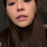 Kiki Lin Instagram - 👄 調整唇色這件事情大概拉了有兩年的時長吧？ 不要嚇到，那是因為我要長時間拍戲才不能密集處理😂 這大概是我為了調整自己花最長時間的一次 知道我有多喜歡這個項目&多不喜歡原來的唇色了吧 我原來的唇色很深 導致我上唇膏的顏色都跟原來我想像的不一樣 唇色很深的人肯定很懂我在說什麼 不能擦薄薄美麗的果凍色真的很傷心 真的非常謝謝 @ooo_olly 幫我把唇色調整的這麼好 覺得遇到救星🥹🥹🥹 現在如圖如影片 我只有擦上很薄的淡粉色唇蜜！！ 以前擦這種色簡直災難 甚至現在吃了東西唇膏掉了我也不會慌張✌🏻 跟大家說一下 我做得是調整唇色不是把他變成紅紅的唷！ 有些人可能是太淡就可以去上一點顏色（超美） 但如果像我一樣有太深的困擾的人相信我這真的很讚 只是調整唇色的部分需要一點時間跟耐心 是需要慢慢來的 相信我絕對值得！！！！！ 👄找美麗又專業的 @ooo_olly 🤍