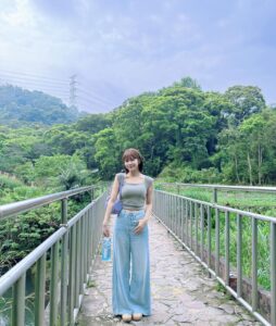 Kiki Lin Instagram - 有一點小空閒 所以陪韓葛格來外景節目玩玩 今天真的很熱 所以他玩得很開心的同時 我的手機過熱了 我就回車上了🤣👍🏻😌 #是手機受不了不是我喔 #我該減肥了