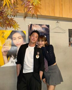 Kiki Lin Instagram - 翻到一張 我與延畢10年的學長 🌝 @juniorz_harn