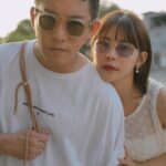 Kiki Lin Instagram - 那天收工後 看到這個逆光 一定要來幾張的吧 難得配合的葛格令人心愉悅 #其實是因為他有新墨鏡才願意拍 可可愛愛🙂‍↔️ 墨鏡🕶️ @vatic_official_pages 🐟的衣 @ohhnii.ohhnii 🐟旁邊那位 @juniorz_harn