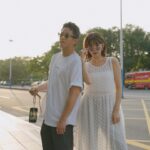 Kiki Lin Instagram - 那天收工後 看到這個逆光 一定要來幾張的吧 難得配合的葛格令人心愉悅 #其實是因為他有新墨鏡才願意拍 可可愛愛🙂‍↔️ 墨鏡🕶️ @vatic_official_pages 🐟的衣 @ohhnii.ohhnii 🐟旁邊那位 @juniorz_harn