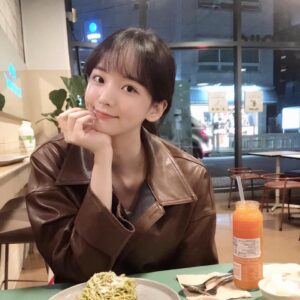 Kim Chae-eun Instagram - 생일 축하 감사해요 🎂🎈