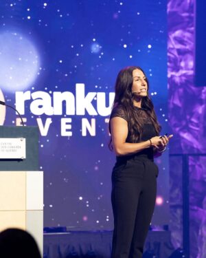 Kim Clavel Instagram - J’ai eu la chance de donner ma première conférence au centre des congrès à Qc! J’étais tellement nerveuse (disons que je suis plus confortable dans mes bottes de boxe) mais tout s’est déroulé à merveille! J’ai adoré partager mon parcours sportif. Merci au Rank Up Academy pour votre confiance. 🫶🏻

Parfois des opportunités se présentent, tu hésites par peur de ne pas être à la hauteur et finalement tu te lances et tu réussis! 

#conference #boxing #athlete #rankupevent