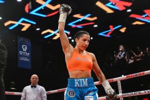 Kim Clavel Instagram - Une 19 ième victoire hier soir au Casino de Montréal!!!  

Je veux prendre le temps de remercier toute mon équipe. Vous êtes précieux: coaches, préparateurs physiques, masso , physio , partenaires d’entrainement , cutman , commanditaires , relationniste et promoteur, vous êtes tous et chacun un membre important de la Team Clavel! 

Merci à tous les gens qui de près ou de loin sont là pour m’encourager! Je prends le temps de tous vous lire à mon rythme, vous me faites sourire😃 et m’encourager à poursuivre mes rêves. 

Amis.es , famille et fans, merci à vous de croire en moi et de me soutenir dans ma carrière professionnelle qui , je sais , est loin d’être un long fleuve tranquille. J’ai confiance qu’avec la persévérance , la résilience et le travail acharné, je vais réussir à atteindre mes objectifs!  Après 2 combats de 10 rounds,  il est temps pour moi de prendre un moment de repos afin de revenir chargée à block pour le bel automne qui nous attend! Bon été à tous ☀️☀️☀️

📸 @bernardbrault 

#boxing #womenboxing #groupeYM #lightflyweight #montreal #femaleathlete #everlast