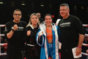Kim Clavel Instagram - Une 19 ième victoire hier soir au Casino de Montréal!!!  

Je veux prendre le temps de remercier toute mon équipe. Vous êtes précieux: coaches, préparateurs physiques, masso , physio , partenaires d’entrainement , cutman , commanditaires , relationniste et promoteur, vous êtes tous et chacun un membre important de la Team Clavel! 

Merci à tous les gens qui de près ou de loin sont là pour m’encourager! Je prends le temps de tous vous lire à mon rythme, vous me faites sourire😃 et m’encourager à poursuivre mes rêves. 

Amis.es , famille et fans, merci à vous de croire en moi et de me soutenir dans ma carrière professionnelle qui , je sais , est loin d’être un long fleuve tranquille. J’ai confiance qu’avec la persévérance , la résilience et le travail acharné, je vais réussir à atteindre mes objectifs!  Après 2 combats de 10 rounds,  il est temps pour moi de prendre un moment de repos afin de revenir chargée à block pour le bel automne qui nous attend! Bon été à tous ☀️☀️☀️

📸 @bernardbrault 

#boxing #womenboxing #groupeYM #lightflyweight #montreal #femaleathlete #everlast