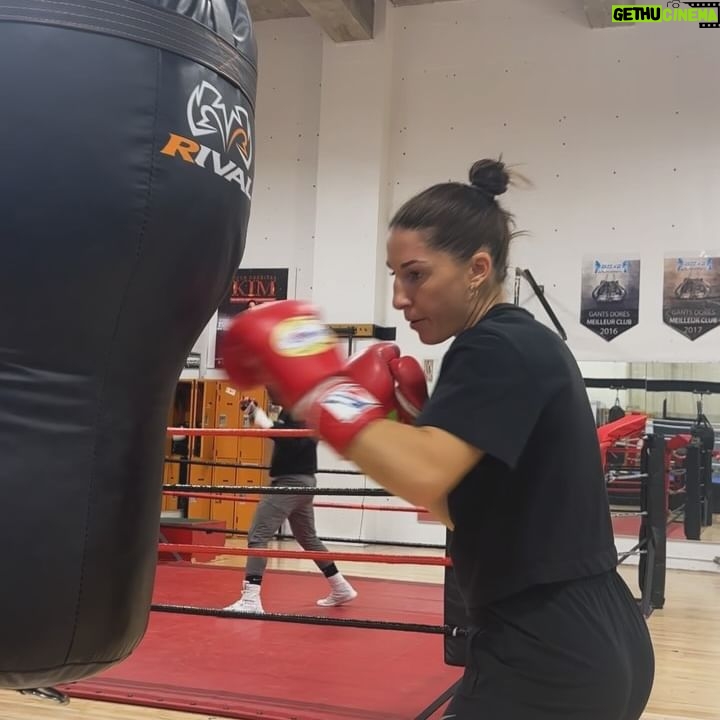 Kim Clavel - 1.1K Likes - Une autre semaine de terminer !!!! Moins de 15 jours avant mon prochain combat!! 🥊
#trainingcamp #boxing #womenboxing #femaleathlete #groupeYM #gym