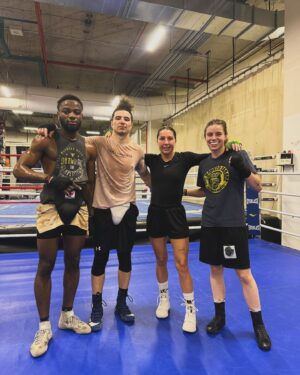 Kim Clavel Instagram - Une autre semaine de terminer !!!! Moins de 15 jours avant mon prochain combat!! 🥊 

#trainingcamp #boxing #womenboxing #femaleathlete #groupeYM #gym
