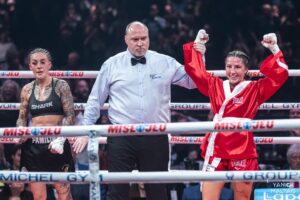 Kim Clavel Instagram - Kim l’emporte après 10 rounds de guerre. Son adversaire était venue pour combattre mais Kim était plus rapide et plus précise. Bravo Kim, tu as été extraordinaire! @groupeyvonmichel #boxing #woman #casino #win #teamkk #groupeym