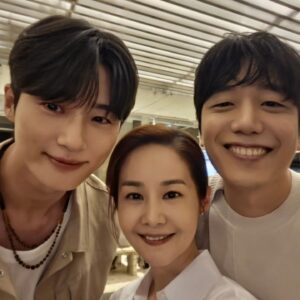 Kim Ga-yeon Instagram - .
.
@boxerlim 여보! 난 그냥 웃은거야..진짜야...

#임요재
#김가재
#류선재
#김영수는실제로는
#진짜순박해보여서놀램
#역시연기자란