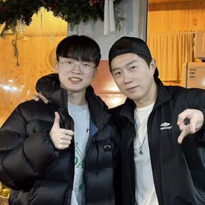 Kim Ga-yeon Instagram - 상혁이의 첫 캠핑은 요환이형과 함께..
냄비밥 만드는 것도 배우고..
하랭이랑 술래잡기도 하고..
불멍도 하고..맛난 고기도 먹고..
즐거운 시간이었다.

#페이커가만든냄비밥
#먹어는봤나
#범바위캠핑장