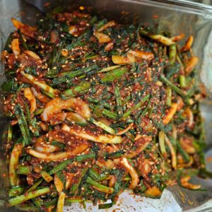 Kim Ga-yeon Instagram - 맛있게 잘 익거라~~

오이소박이 폭풍흡입하고 출장 간 임저씨가 주문.

부추씻는게 젤 귀찮...