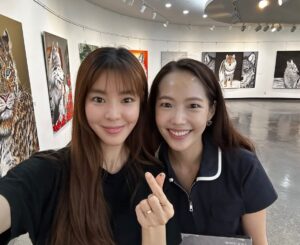 Kim Gyu-ri Instagram - 넘나 사랑하는
우리 #세종솔로이스츠 멤버인
#영운언니 #마니 #민지 #채원언니
전시관에 들려주셔서 너무너무 감사합니당!!!
.
.
#소중한인연들
