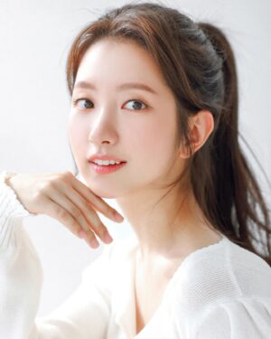 Kim Ji-min Instagram - #프로필 
🥰🤍