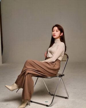 Kim Ji-min Instagram - SM C&C 포스트에 프로필 촬영 현장 비하인드가 올라왔어요!! 💕
(이참에 촬영 당시 폰으로 찍었던 비하인드들도 대방출 흐흐흐) 링크주소는 프로필에 올려둘게요오🥰