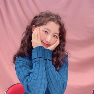 Kim Ji-min Instagram - 어느덧 2020년의 마지막 달이 되었네요오.. 시간이 정말 빠른 것 같아요😭 날씨가 많이 추워졌는데 항상 감기 조심하시고, 모두 남은 한 달 행복하게 잘 마무리 하시길 바라겠습니다아☺🎄💕