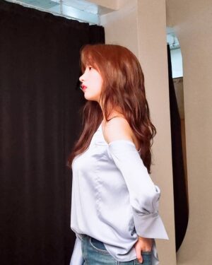 Kim Ji-min Instagram - SM C&C 포스트에 프로필 촬영 현장 비하인드가 올라왔어요!! 💕
(이참에 촬영 당시 폰으로 찍었던 비하인드들도 대방출 흐흐흐) 링크주소는 프로필에 올려둘게요오🥰