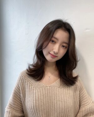 Kim Ji-min Instagram - '초인가족' 때부터 지금까지 언제나 늘 최고 금손인 울 @hansumin__n  수민쌤!!!! 🥰
예쁜 머리 너무너무나 감사합니다..💕 사랑해요..❤
