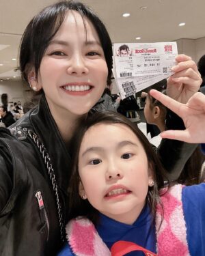 Kim Ji-woo Instagram - .
.
나도 이 밴드 들어갈래요!!!
진짜 미쳤다아아아!!!!!
회전문 돌꺼에요!!!! 내 자리 어딨어!!!!!!!!
.
.