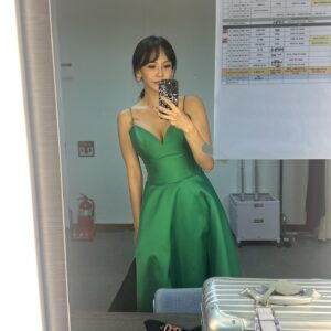 Kim Ji-woo Instagram - .
.
💚
.
.
#로자스포사