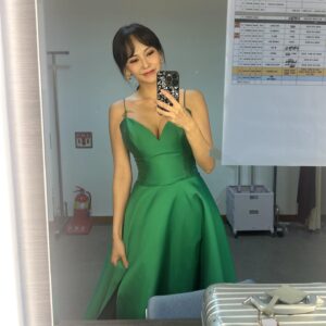 Kim Ji-woo Instagram - .
.
💚
.
.
#로자스포사