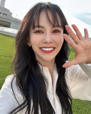 Kim Ji-woo Instagram - .
.
☀️
.
.