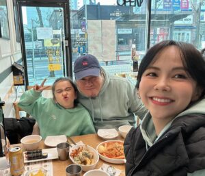 Kim Ji-woo Instagram - .
.
꼬마와 함께 분식집에 다니는 재미를 알아버렸다
가족 덕분에 더 행복하고 따뜻한 요즘
고마워 내편들❤️
.
.