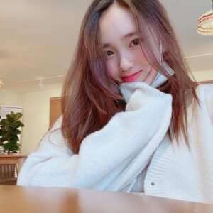 Kim Ji-young Instagram - 감기 조심!💙