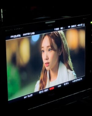 Kim Ji-young Instagram - 구필수는 없다가 기나 긴 여정 끝에 드디어 막을 내렸습니다- 춥고 또 더운 현장에서 누구보다 고생하셨을 모든 스텝분들과, 배우분들 정말 수고 많으셨고, 함께 일하며 또 하나의 추억을 만들어 갈 수 있어 영광이었고 행복했습니다! 촬영하는 동안 친구처럼 정말 즐겁고 편했던 지현이,영재,동규 동생들도 모두 고마워요:) 또, 안나랑 같이 촬영하며 누구보다 가장 고생했을 준표에게 정말 수고 많았고, 진심으로 고맙다는 말 전합니다🙃 마지막으로, 구필수는 없다를 시청해주시고, 많은 관심과 사랑 주신 모든 여러분들께 진심으로 감사드립니다❤️안나로 살아갈 수 있어 잊지 못할만큼 많이 행복했어요, 정말 감사합니다🙇‍♀️